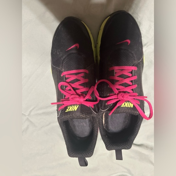 Women’s Nikes - Picture 3 of 3